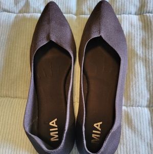 MIA stretchy flats
